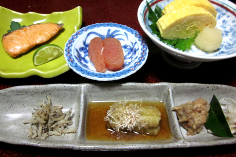 田乃倉朝食【鮭・明太子・だし巻き卵・おかず三種】